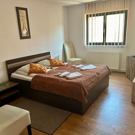 Bed and Breakfast Aranykakas étterem és panzió à Sîndominic Extérieur photo