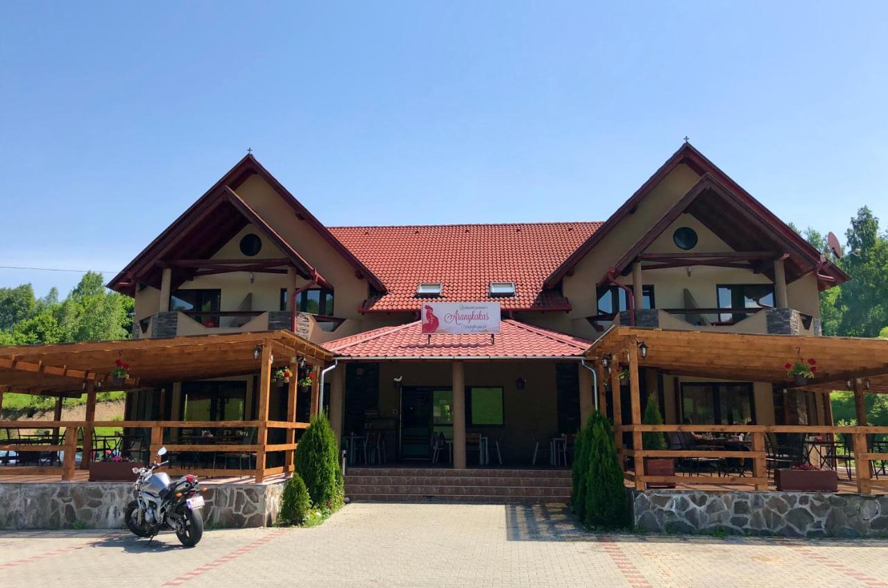 Bed and Breakfast Aranykakas étterem és panzió à Sîndominic Extérieur photo
