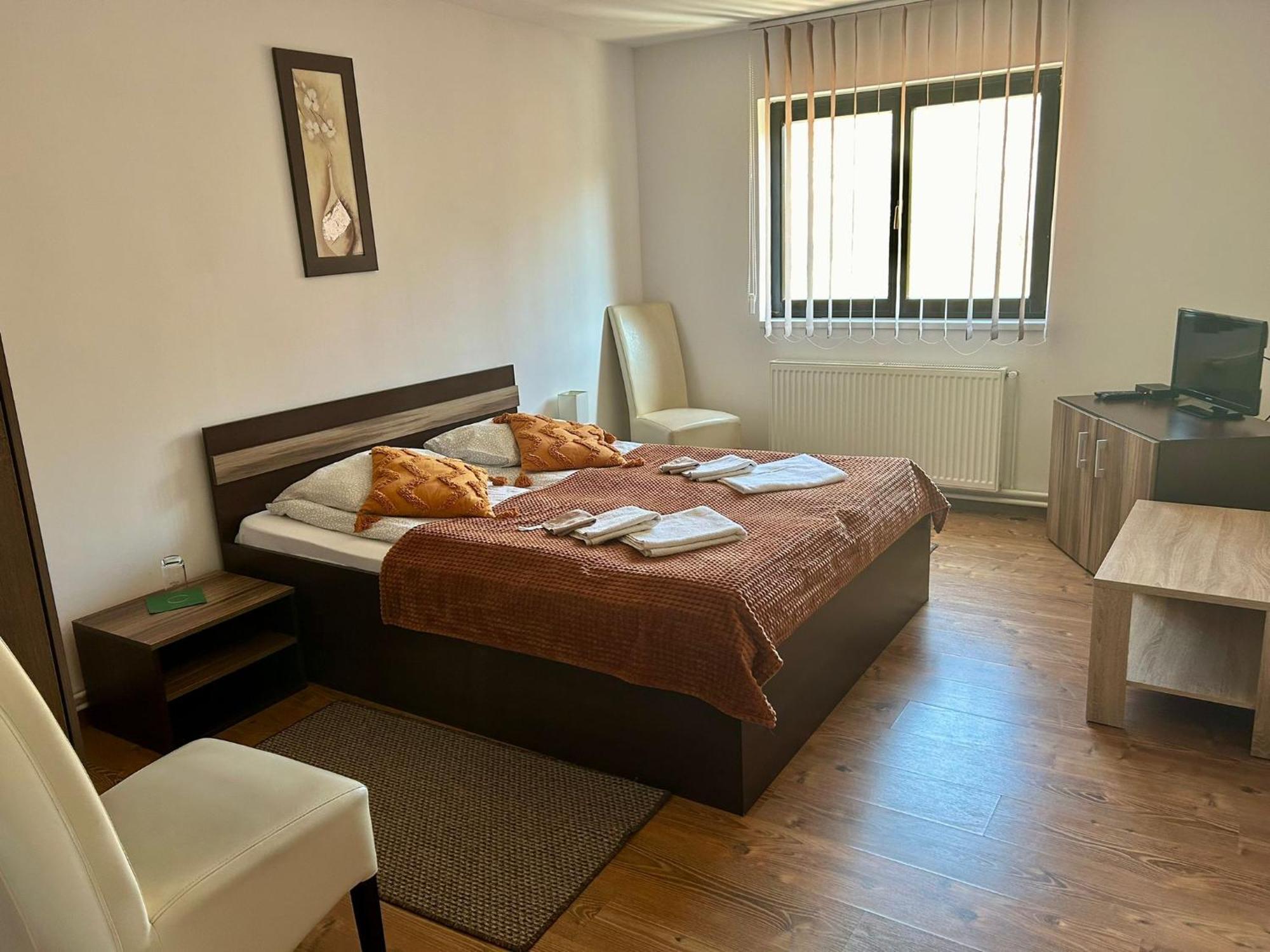 Bed and Breakfast Aranykakas étterem és panzió à Sîndominic Extérieur photo